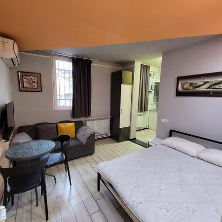 Мини Дом Целиком Около Мед Центра Астхик Hotel Ереван Екстериор снимка