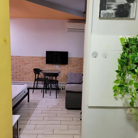Мини Дом Целиком Около Мед Центра Астхик Hotel Ереван Екстериор снимка