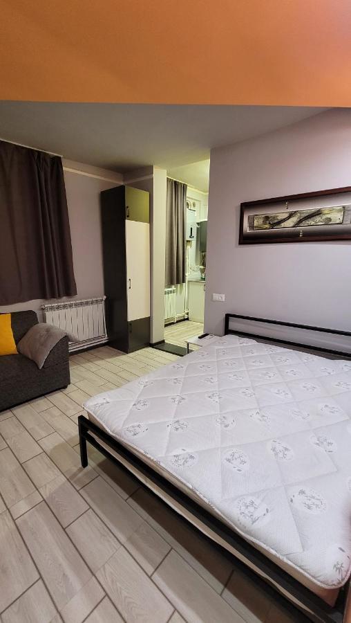 Мини Дом Целиком Около Мед Центра Астхик Hotel Ереван Екстериор снимка