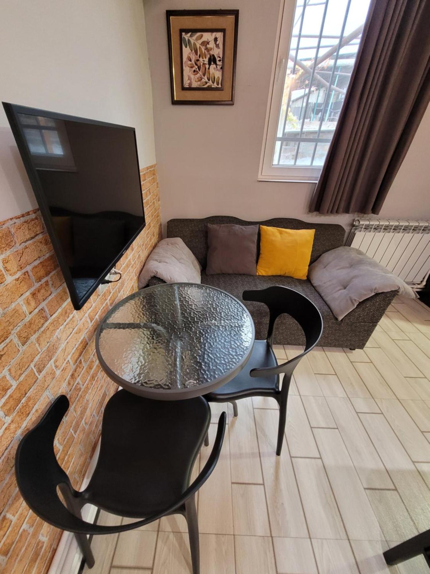 Мини Дом Целиком Около Мед Центра Астхик Hotel Ереван Екстериор снимка