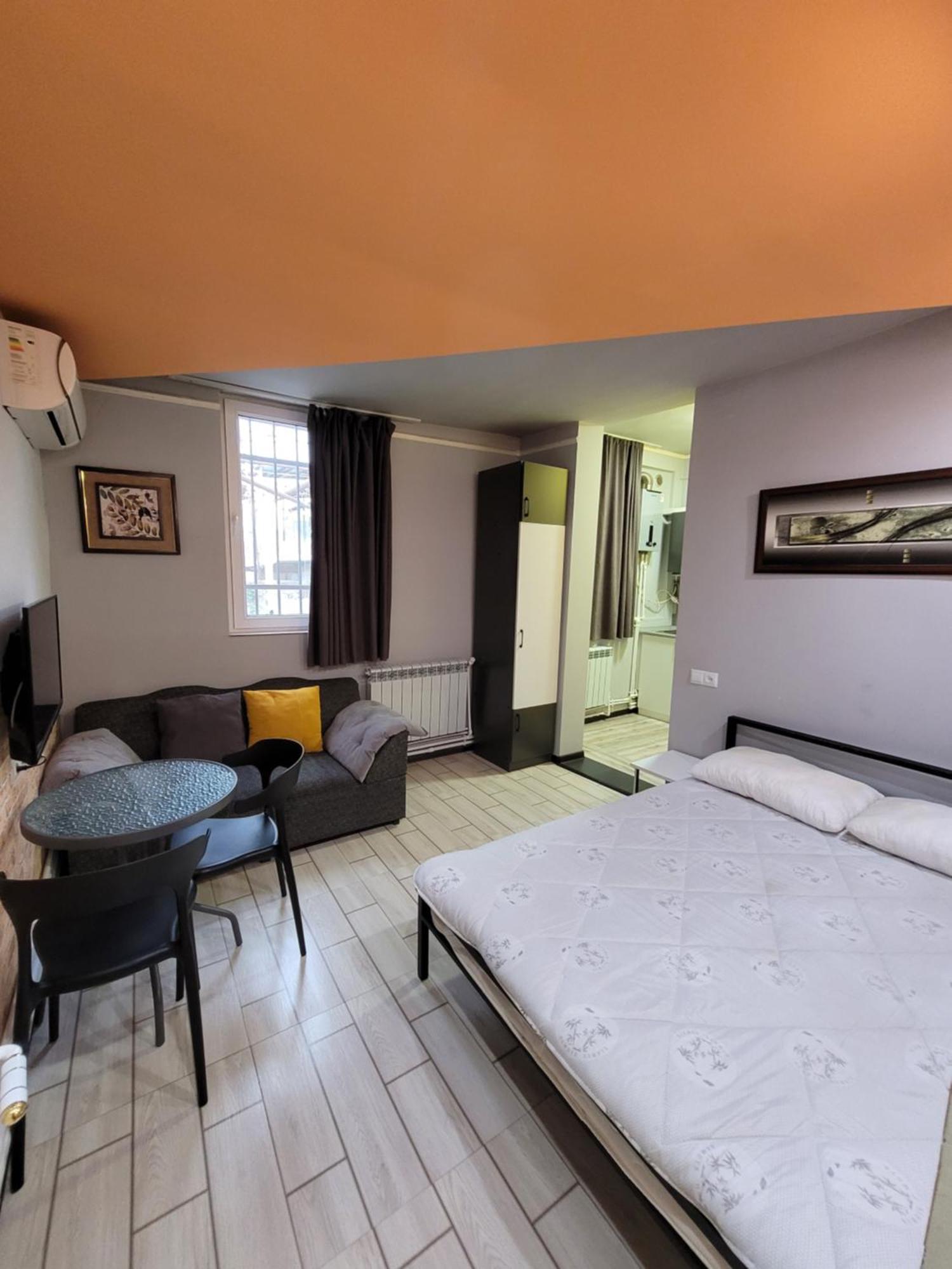 Мини Дом Целиком Около Мед Центра Астхик Hotel Ереван Екстериор снимка