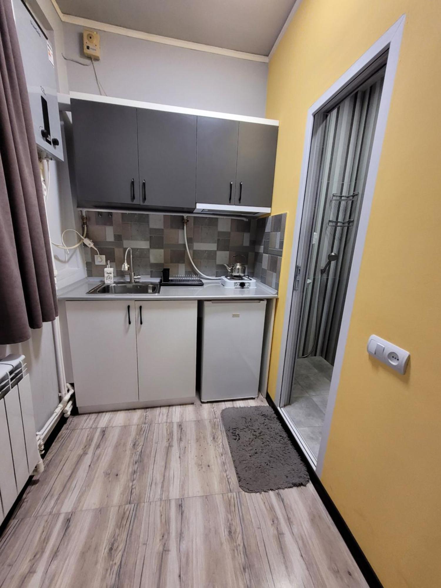 Мини Дом Целиком Около Мед Центра Астхик Hotel Ереван Екстериор снимка